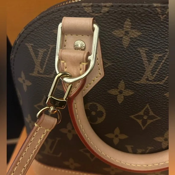 Louis Vuitton Alma BB *Beautiful Condition* w/lock, key & dustbag -like new! - Picture 11 of 16